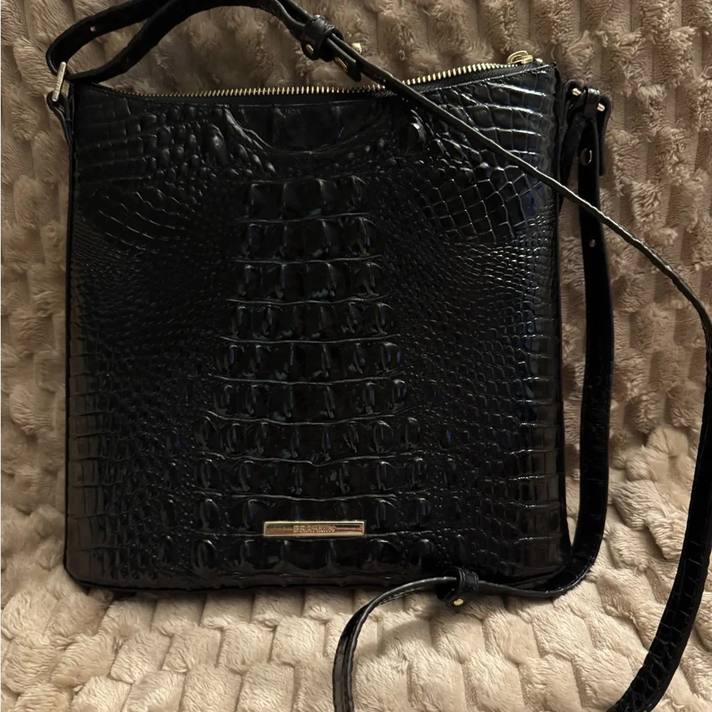 Brahmin Kate crossbody 10.5x10x2.50 - Picture 2 of 5